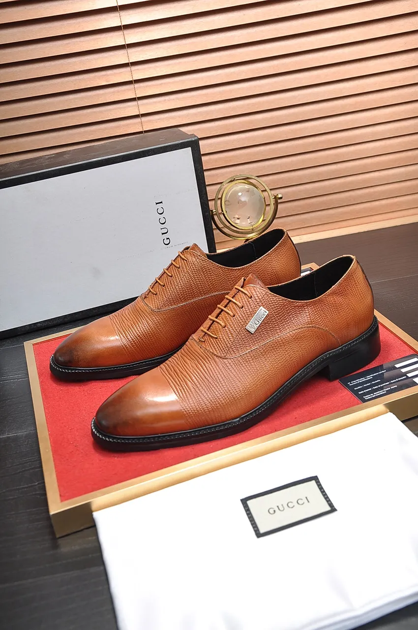 Men's shoes💰460💶Italy's top luxury men's shoes giant [GUCCI Gucci] has a new model 🍃Original European style🔰 Pleasant to the eye😍In order to make the shoes more durable and non-deformable🌀The production continues to follow traditional methods but there is still no lack of innovation💪The original cowhide is chosen for the leather♻️ Smooth, natural and exceptionally bright⭐Made of imported cowhide, the first choice of the rich 38-45 (45 customized)